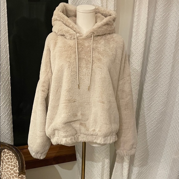 Truth By Republic Tops - Truth by Republic Faux Sherpa Large EUC Amazing Cozy Cream Fuzzy Hoodie